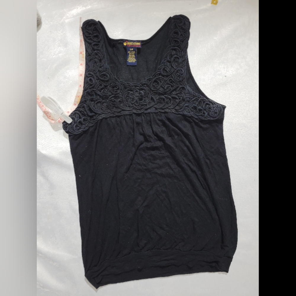 balletcore top has lace